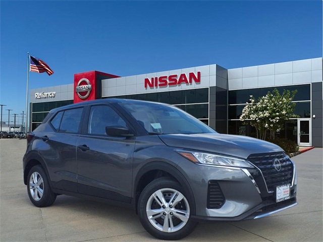 2025 Nissan Kicks S